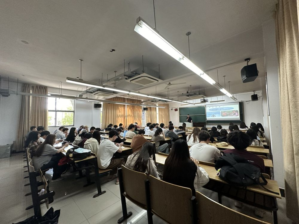九州酷游ku游科技集团在南京邮电大学通达学院举办讲座